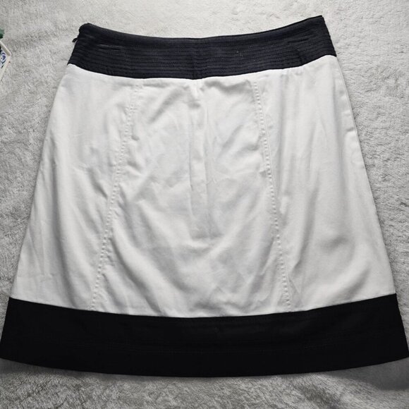 White House Black Market Skirt – Contrast Button Trim – NWT – Size 2 – Lined - Picture 8 of 11